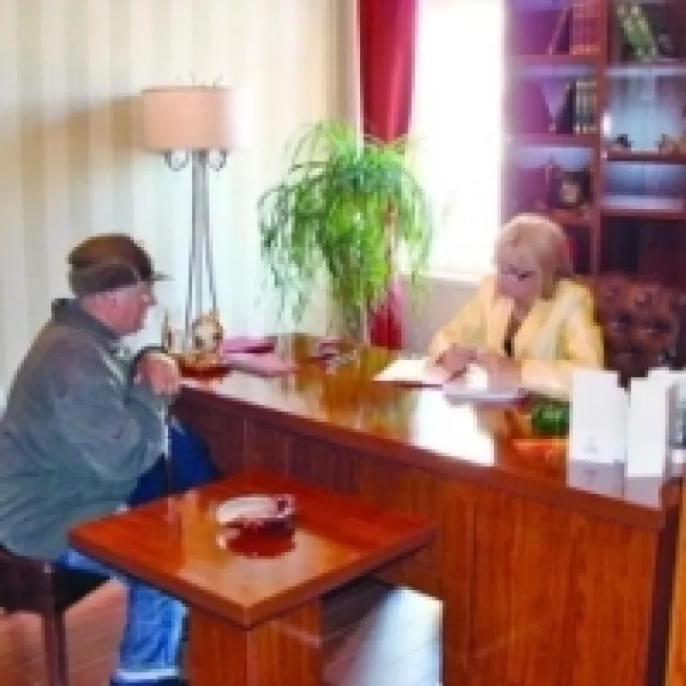 Manuela Mitrea, asaltata de solicitari