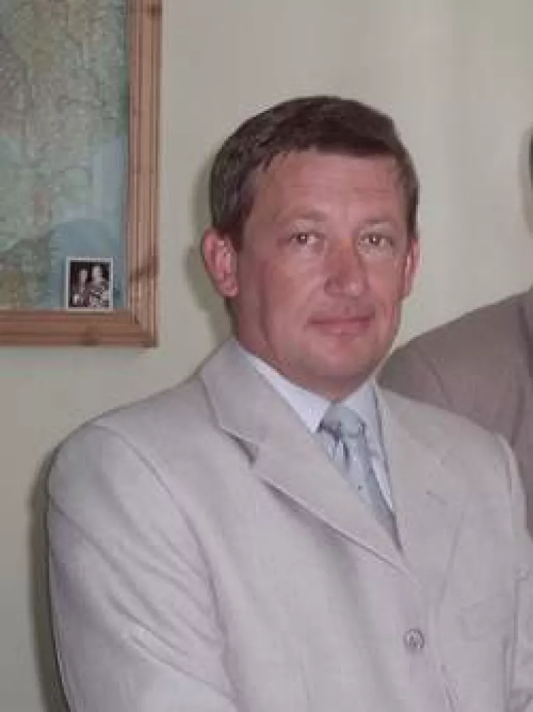 Marc a aruncat o... Geoana in urna de vot