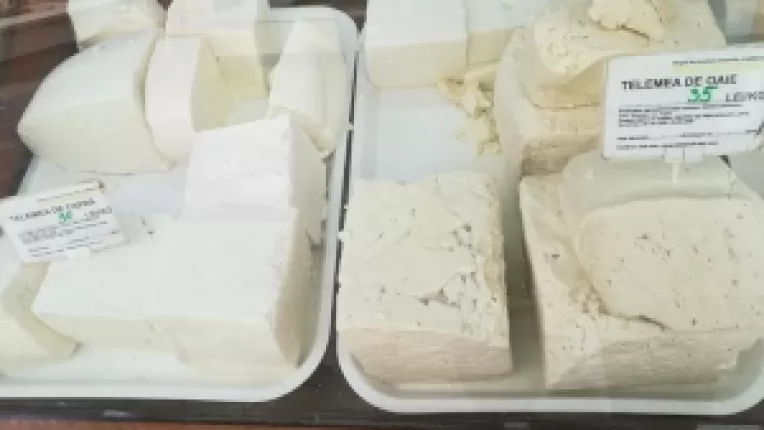 Maria Banica: Telemea de oaie, branza de burduf si urda sarata, la targul din curtea MTR