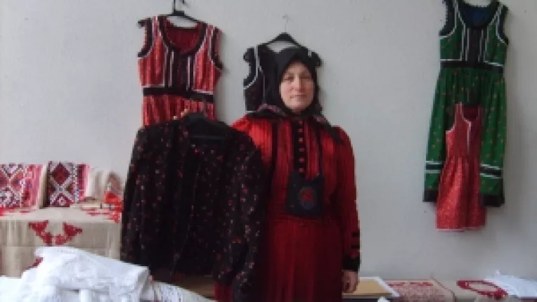 Maria Sallai din judetul Cluj: "Broderii, bluze traditionale si tesaturi din bumbac!"
