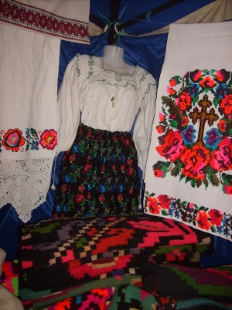 Maria Zapca: "Traistute si camasi traditionale, la standul meu din Parcul Cismigiu!"