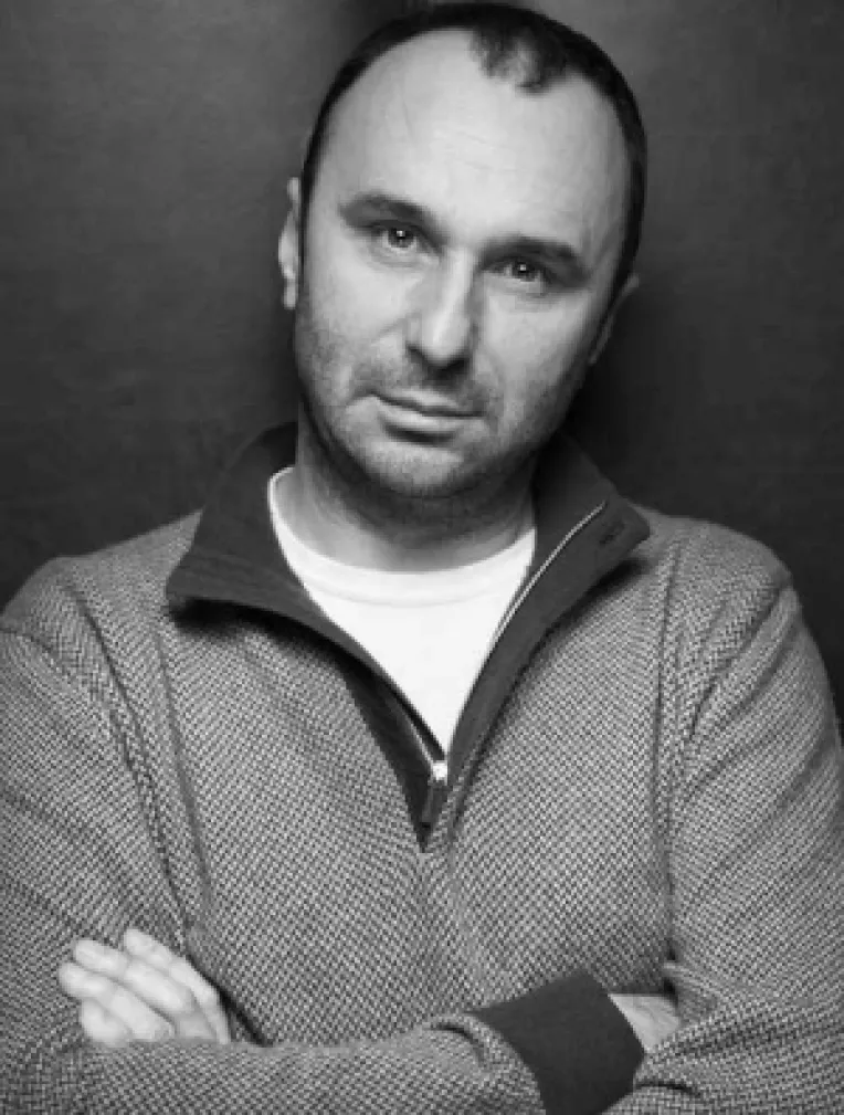 Marius Tuca (Jurnalul National): Click aici, dobitocilor!