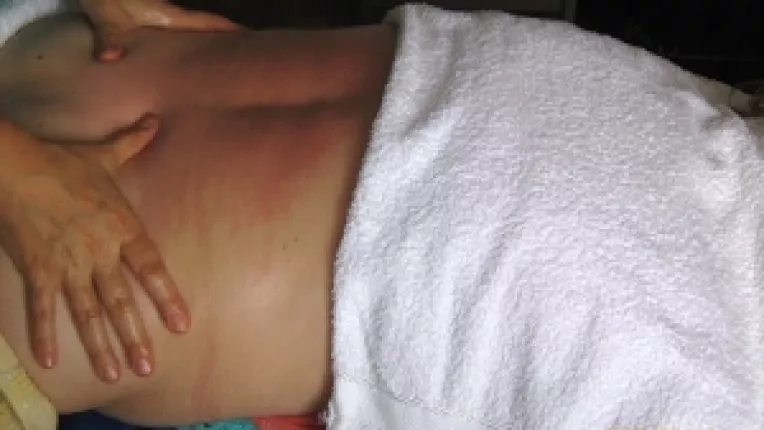 Masajul cu miere, masaj detoxifiant pentru minte si corp

