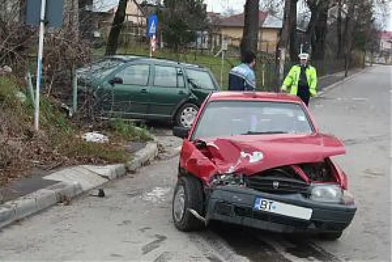 Masini distruse de vitezomani.