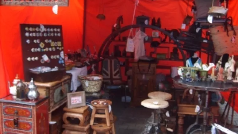 Masute marocane, la standul Exotique din cadrul targului traditional organizat in curtea MTR