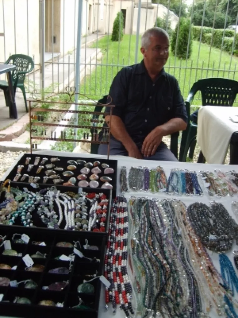 Maxim Hiruta: "Ca noutati, moldavit, mokait si cuart roz!"