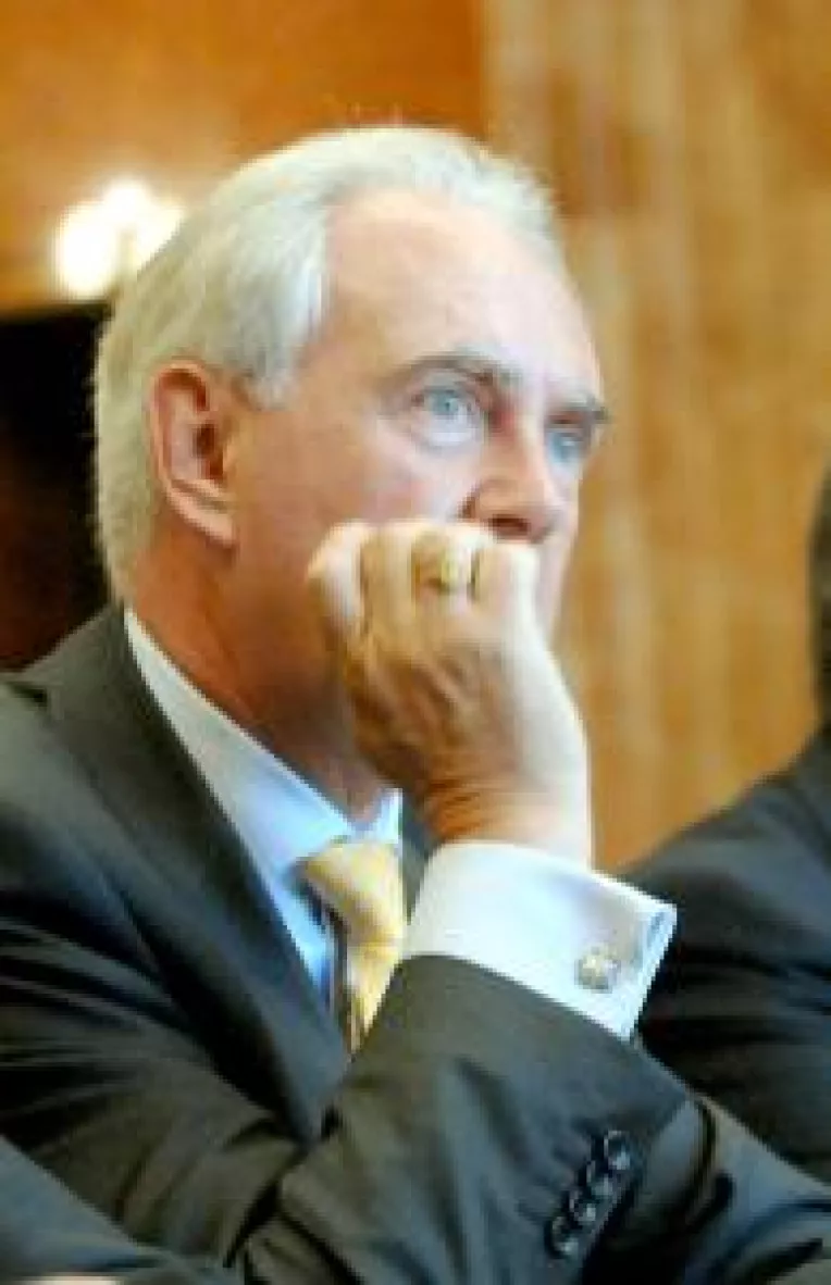 Micii actionari asteapta oferta americanilor. Loteria Ford