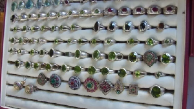 Mihaela Covaci: "Baghete cu cele 7 chakre si pietre romanesti din Baia Mare!"