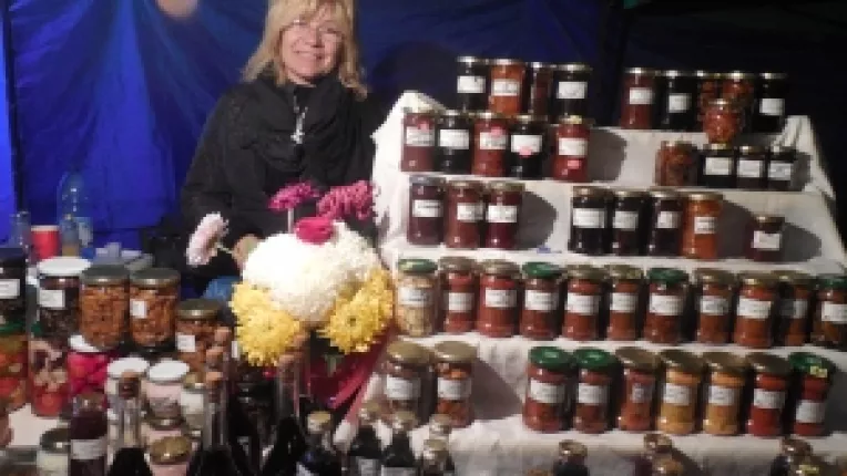 Mihaela Enache: "Am adus la targul traditional de la MTR sase feluri de zacusca!"