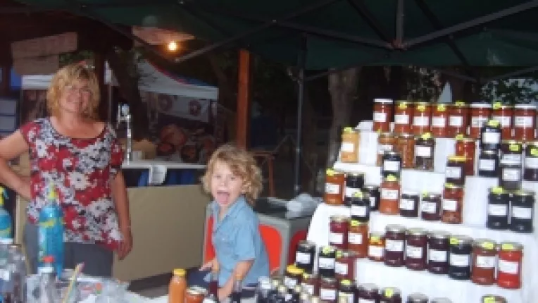 Mihaela Enache din Dambovita: "Siropuri de menta si dulceata de fragi!"