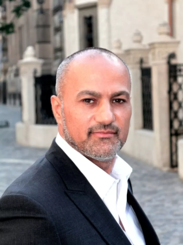 Mihai Dragomir: Adolescenta, dincolo de sportul de performanta, am trait-o pe crestele muntilor Romaniei, in pesteri si la malul marii!