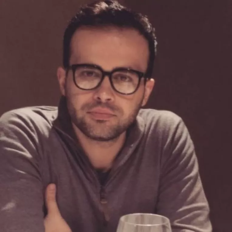 Mihai Gadea copiaza look-ul lui Ionut Cristache