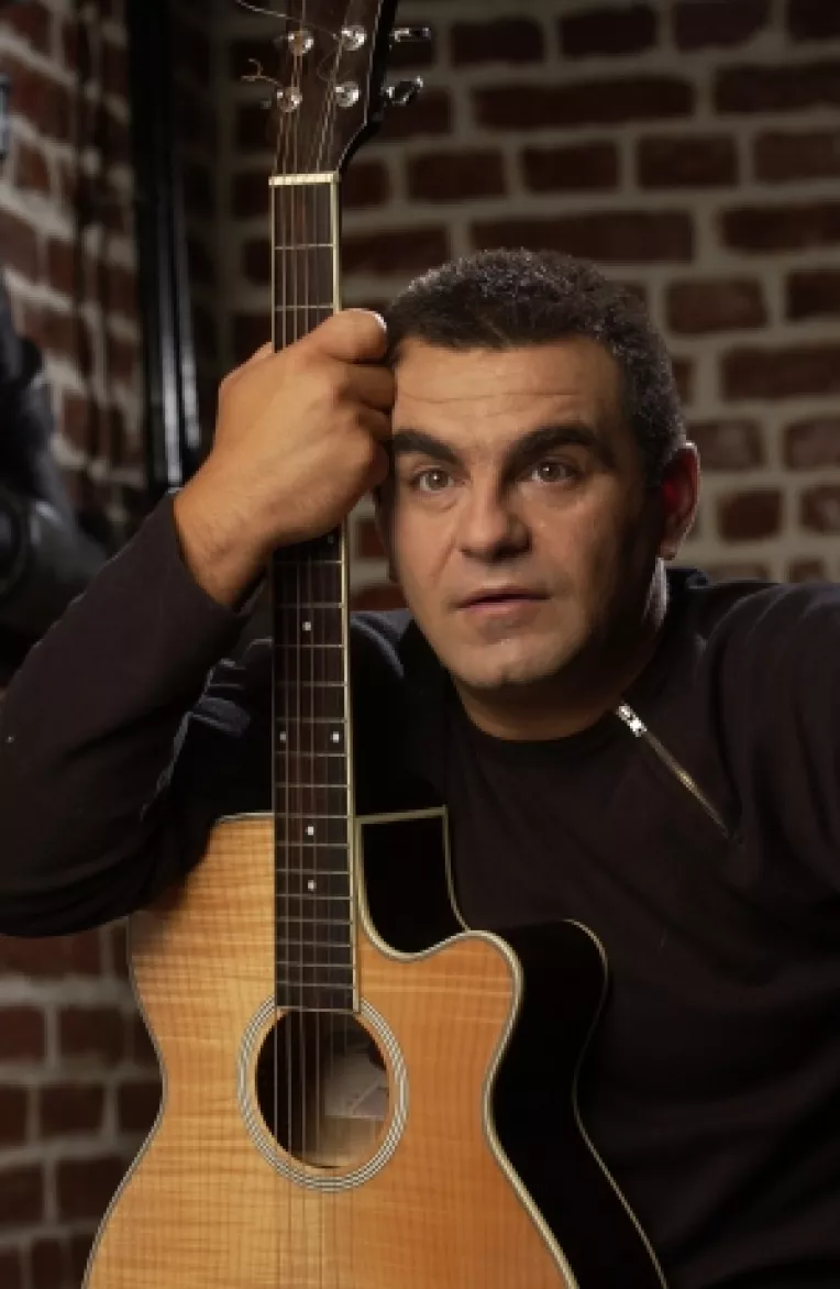 Mihai Margineanu: "In muzica m-am lansat intamplator, pur si simplu imi place sa cant!"