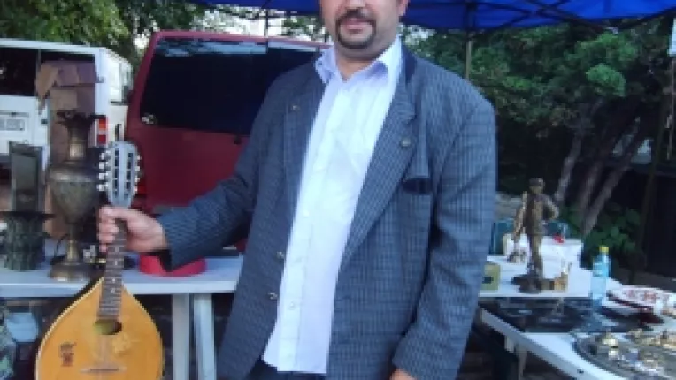 Mihai Tanase: "Bucurestiul ar putea trai numai din targurile anticarilor!"