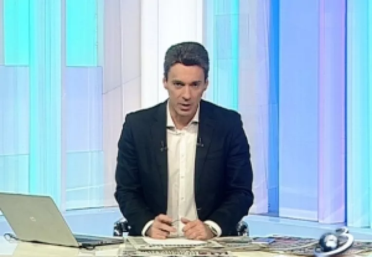 Mircea Badea zice ca Iohannis a acceptat desemnarea ca premier a lui Grindeanu de frica oamenilor care ar fi iesit in strada dupa Anul Nou!