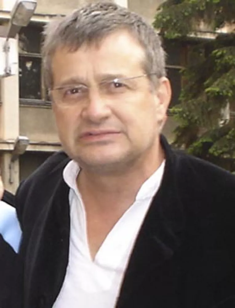 Mircea Dinescu promite sa vorbeasca la televiziunea bulgara daca Basescu va iesi presedinte