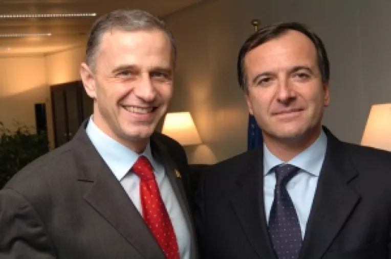 Mircea Geoana i-a vorbit lui  Franco Frattini despre egoismul tarilor bogate din UE in fata crizei