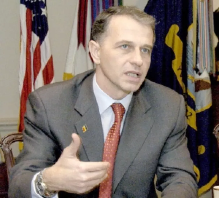 Mircea Geoana: "Nu pot sa girez incalcarea legii si discreditarea Romaniei in plan extern, prin prezenta mea in CSAT"
