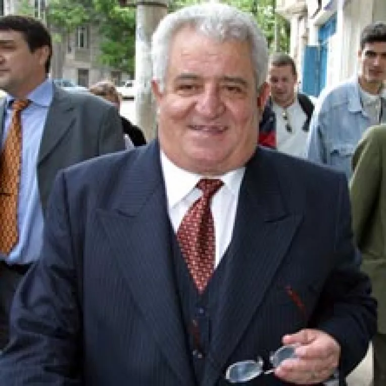 Mischie vrea sa revina in PSD, langa salvatorul Ion Iliescu