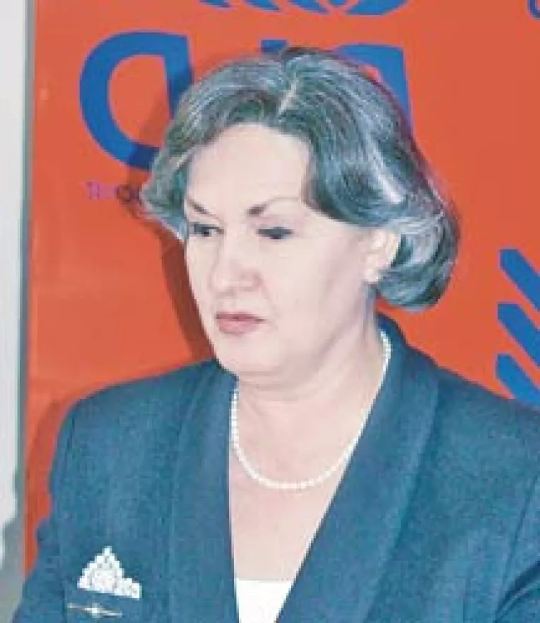 Mona si-a luat zborul spre anonimat