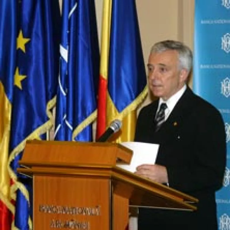 Mugur Isarescu: Cresterea salariilor va inflama inflatia