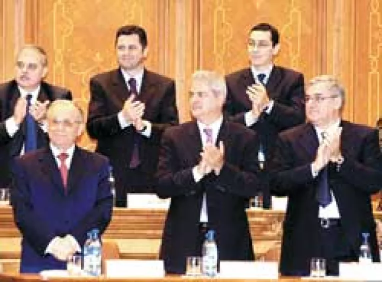 Nastase – afara din PSD,Iliescu – la guvernare?