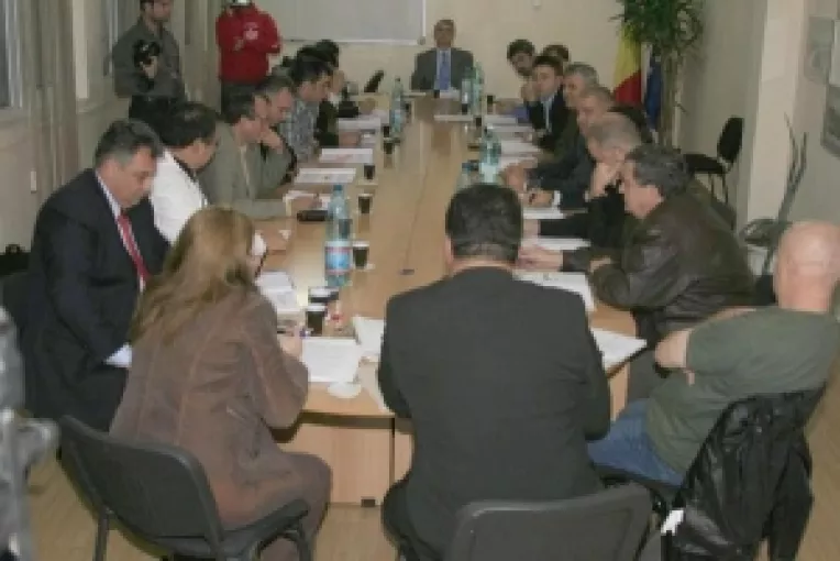 Nebunie generalizata la Mangalia. Democrat-liberalii si-au gasit afisele "furate" in campanie