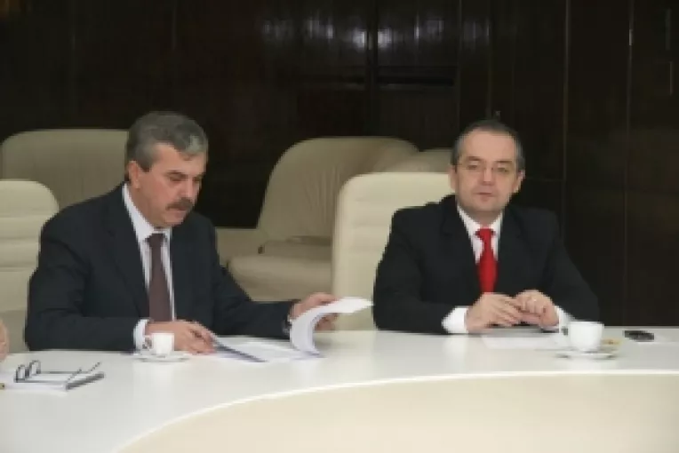 Nica: Asumarea raspunderii in trei etape, pe trei pachete de legi, economic, salarizare si educatie