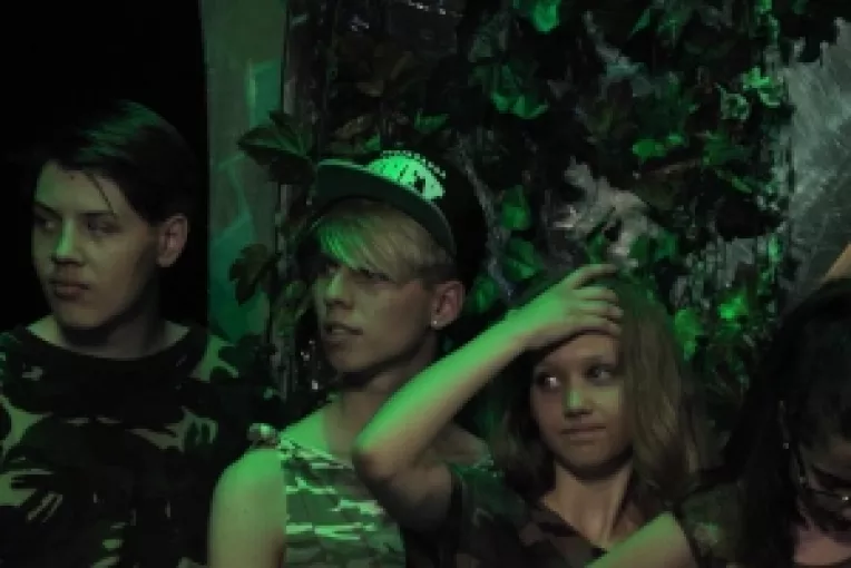 Nicholas Cristian Botez, fiul jurnalistului Cristian Botez, in spectacol pe scena Teatrului Nottara