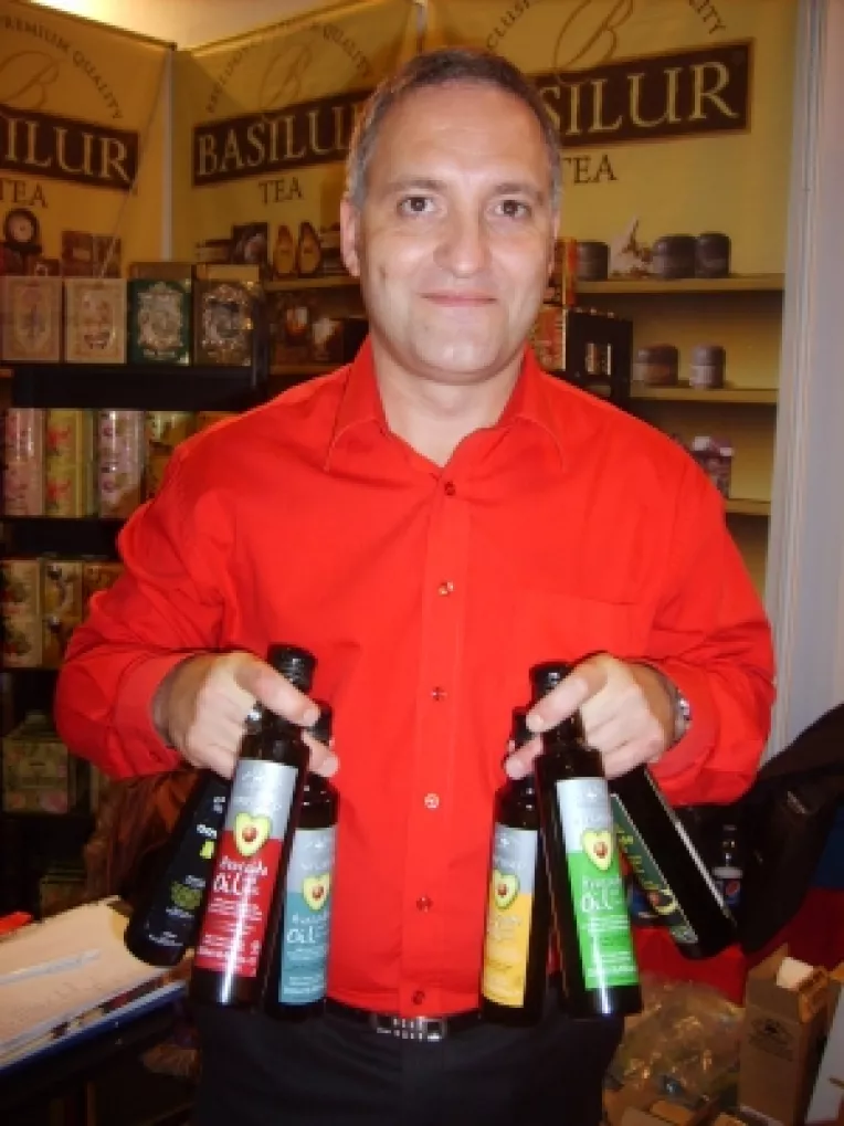 Nick Harris Batin: "Uleiuri de avocado din Noua Zeelanda, la expozitia de la Sala Dalles!"