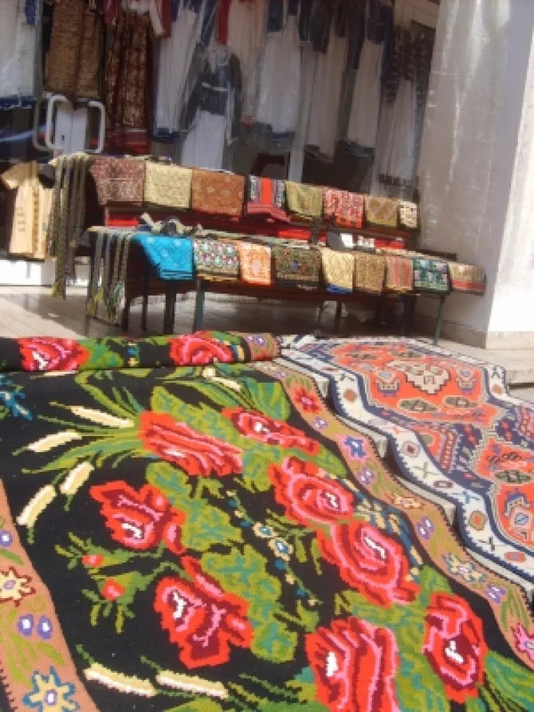 Nicolae Vestea din Rasnov: "Covoare de lana vechi si camasi barbatesti!"