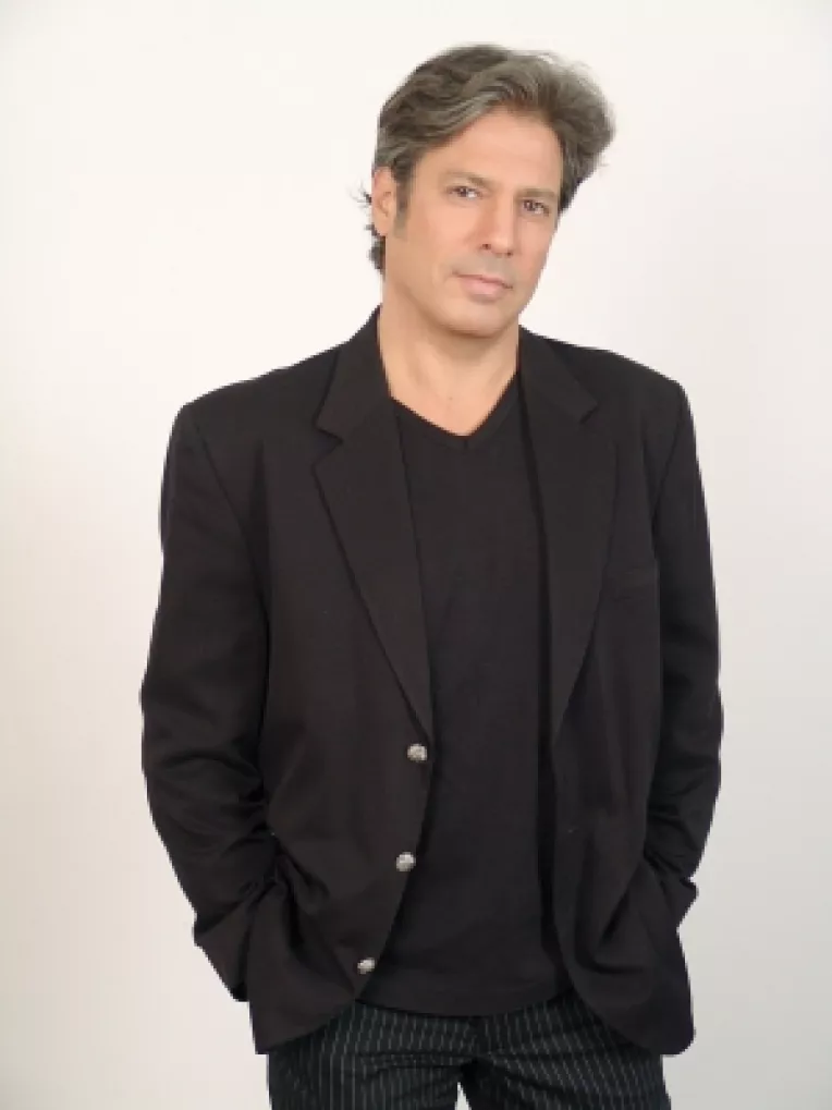 Nicolas Don pregateste prima televiziune de stiri pentru telefoane mobile 
