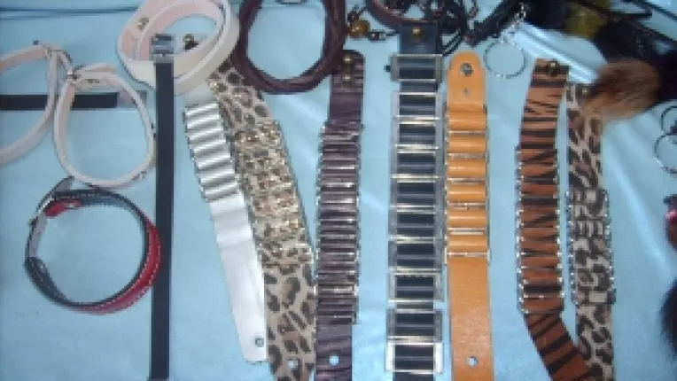 Nicu Rasina, marochiner: "Bratari din piele cu accesorii metalice, create de mine, la targul de la MTR!"