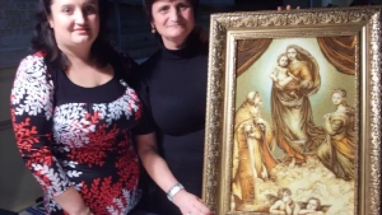 Nina Turcan din Ucraina: "Zodiacurile din cristale au mers cel mai bine!"