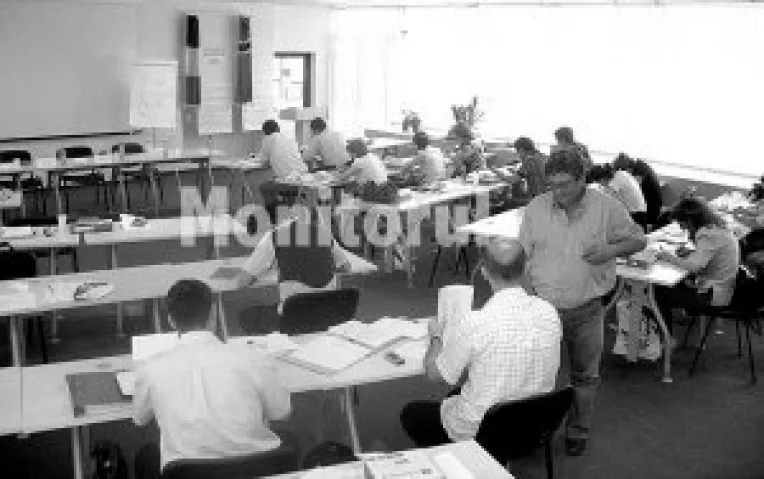 Noua zile de studiu intr-un "program agresiv"