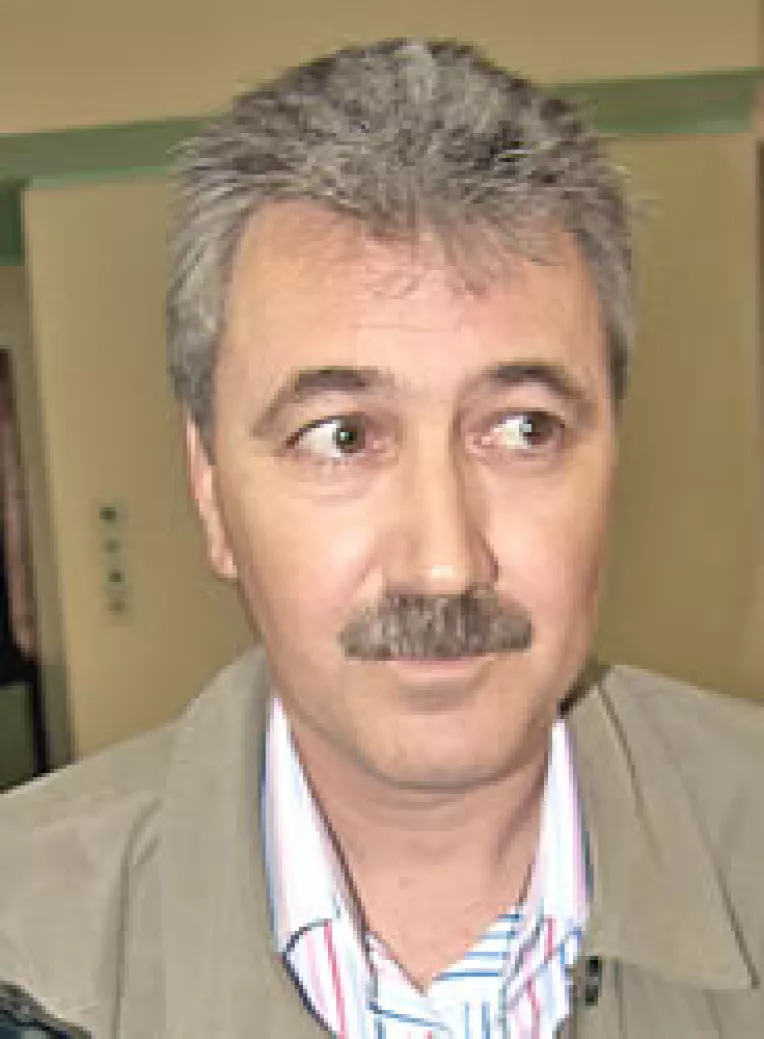 Nu-i mai lasati lui Manafu bani publici pe mana!