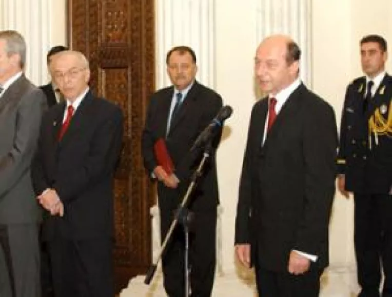 "Nu voi aduce decat consilierii pe care i-am avut la Senat"