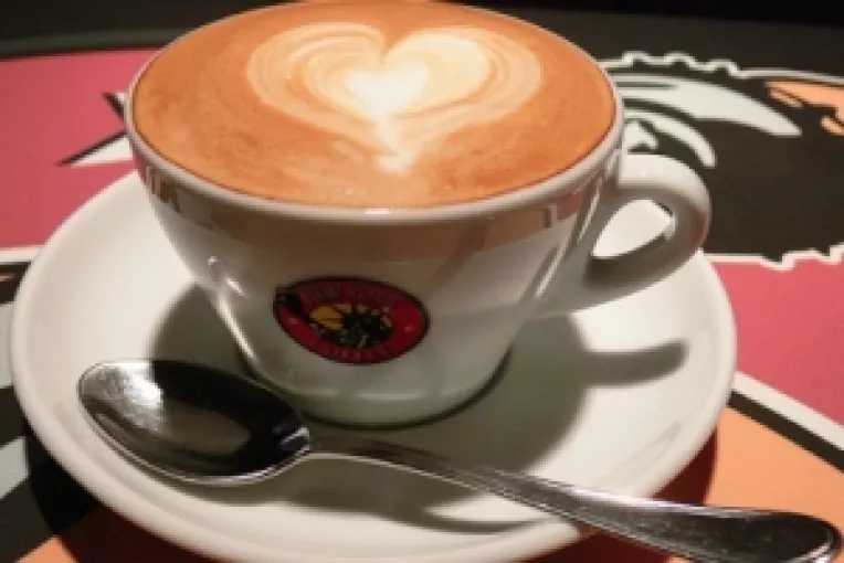 O cana de cafea consumata zilnic poate prelungi nasterea cu 8 ore