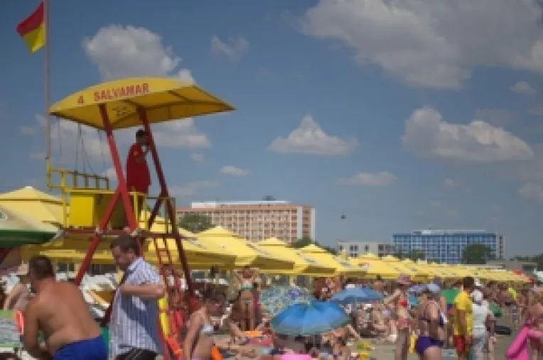 O fetita a fost salvata de salvamarii de pe plaja de la Eforie