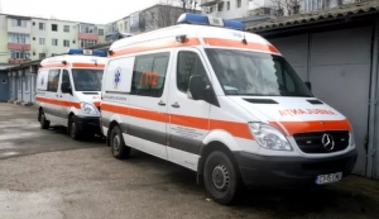 O fetita de un an si sapte luni din Constanta a murit dupa ce a cazut de la etajul patru al unui bloc