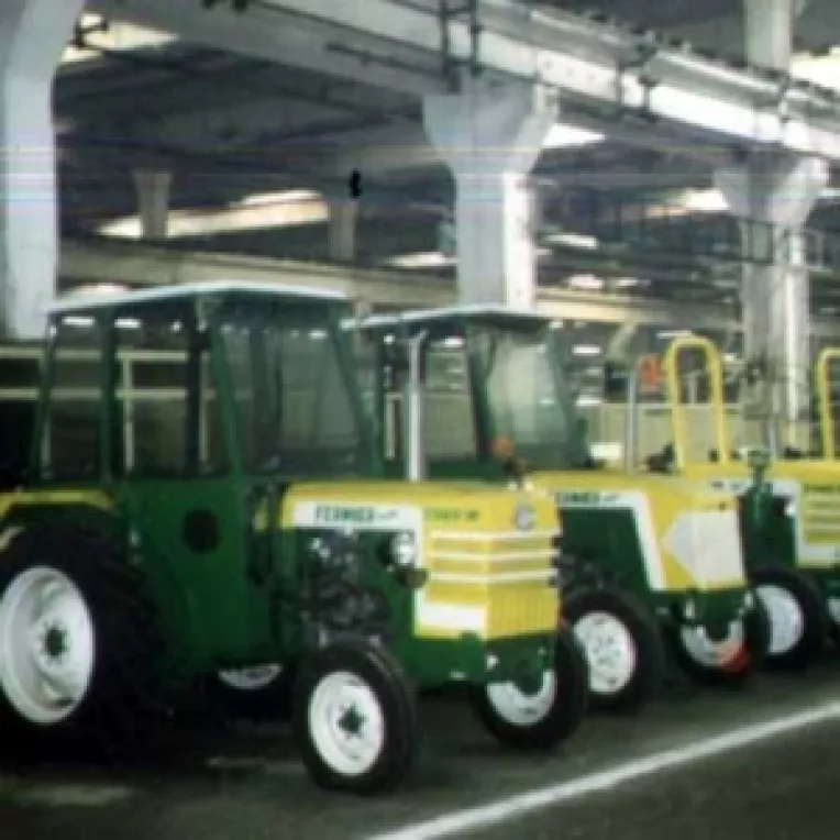 O firma romaneasca cu actionar cipriot a cumparat Tractorul Brasov