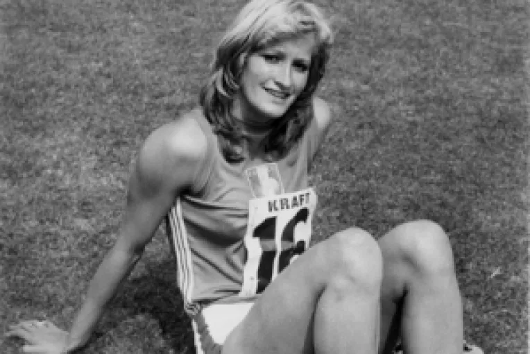 O fosta atleta olimpica a fost gasita moarta in curtea casei sale