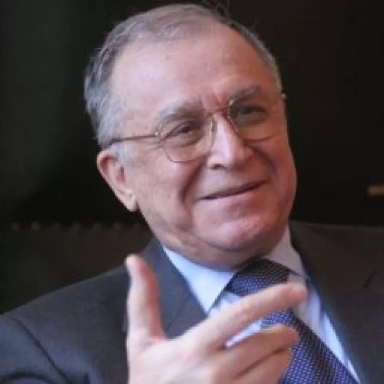 O idee cam nastrusnica: Ion Iliescu despre cabinetul din umbra al PNL