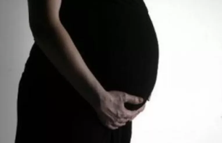 O tanara din Calarasi, cu fatul mort in pantece