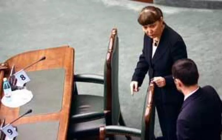 Oficialii europeni, impotriva parlamentarilor romani. UE tine de scaunul Monicai Macovei