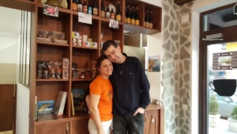 Olavy-Teodor Pecou, un fost corporatist care a deschis la Bucuresti o creperie, Nominoe, cu specific din Bretania