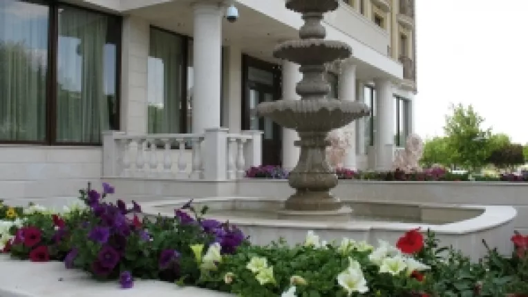 Omul de afaceri Geambazu Hristache promite ca lacul Jirlau va fi amenajat pentru agrement in vara anului 2017