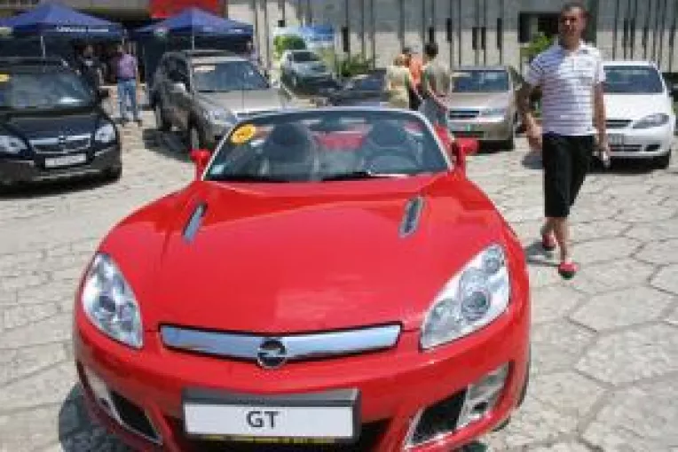 Opel GT, sub privirile craiovenilor
