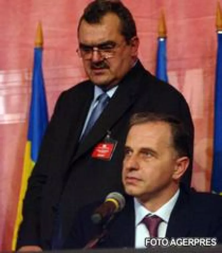 Opozitie dezbinata: Miron Mitrea si Mircea Geoana critica managementul PSD si PNL