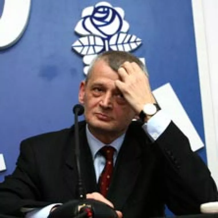 Oprescu candideaza impotriva lui Nastase